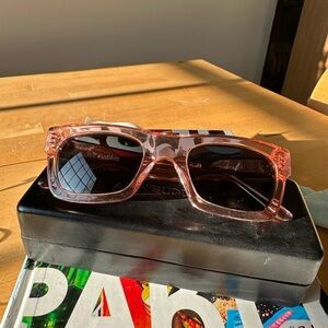 Sun Buddies Greta frames in transparent shy pink